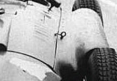 Bonnet Hooks 50's 60's (1/18)